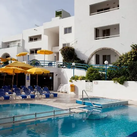 Club Salina Wharf Hotel